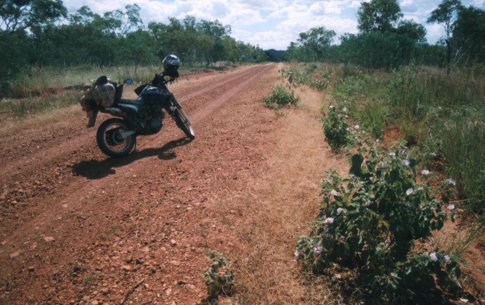 Australien 1998 - 66-motorrad-einsam
