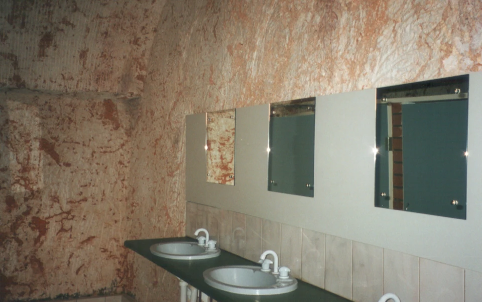 Australien 1998 - 30-coober-pedy-washroom