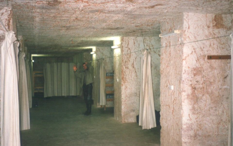 Australien 1998 - 29-coober-pedy-dog-out
